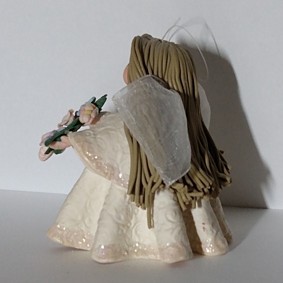 Small Kneeded Friendship Angel Figurine - Picture 2 of 6